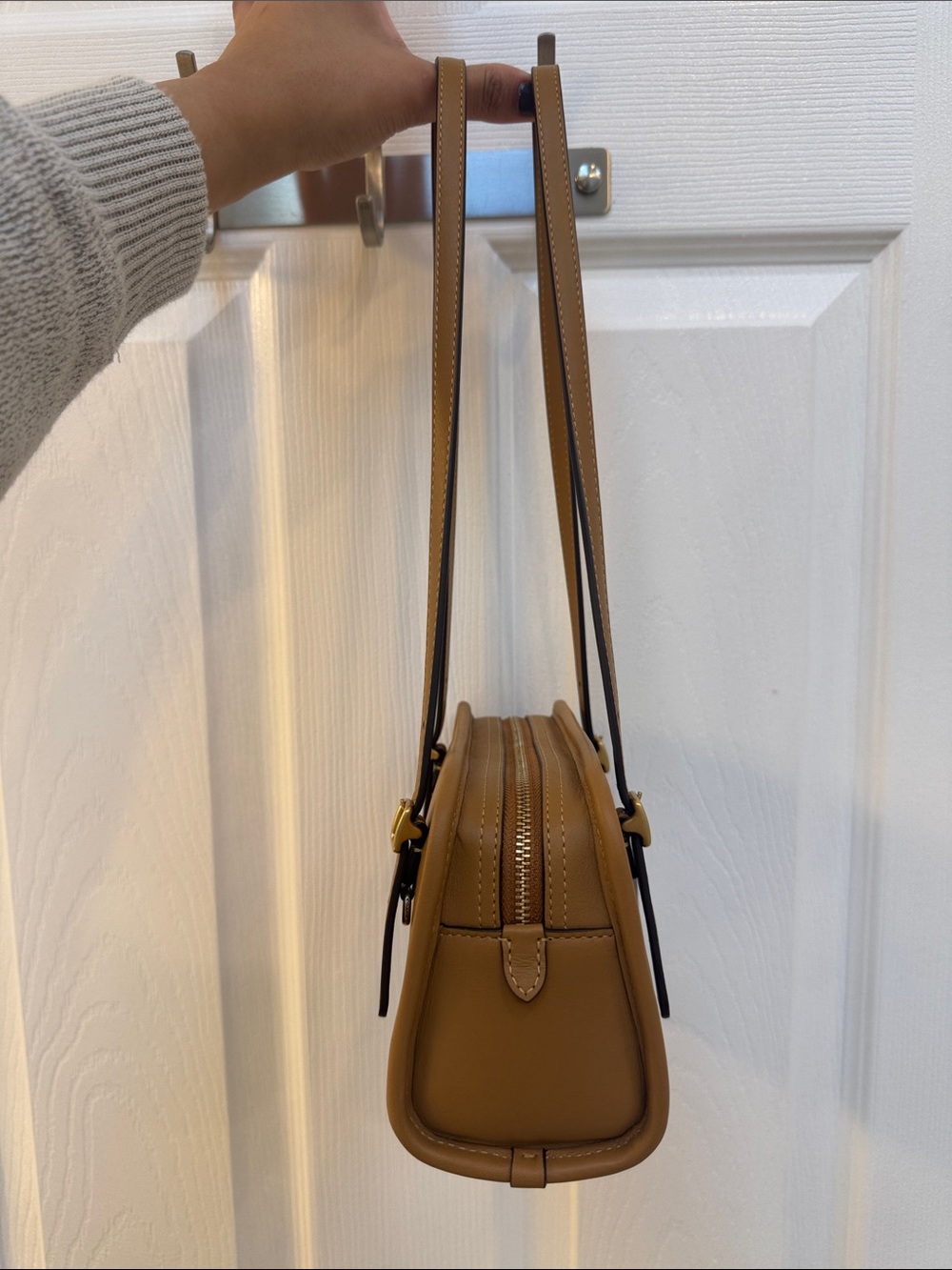 NWT COACH Swing Zip Bag 20 Honey Brown & Brass Shoulder Bag - Picture 3 of 8